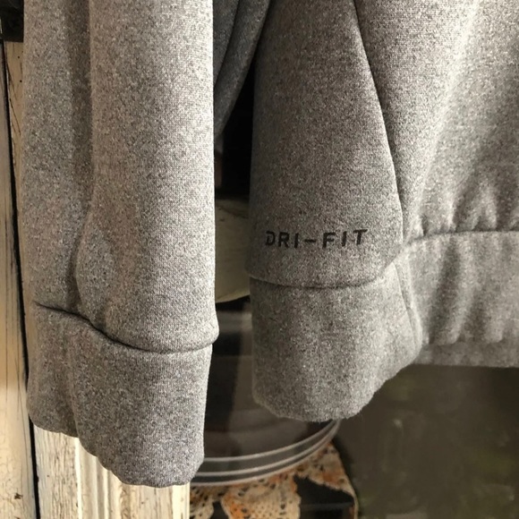 SOLD SOLD SOLD NIKE HALF ZIP PULLOVER - Picture 3 of 4